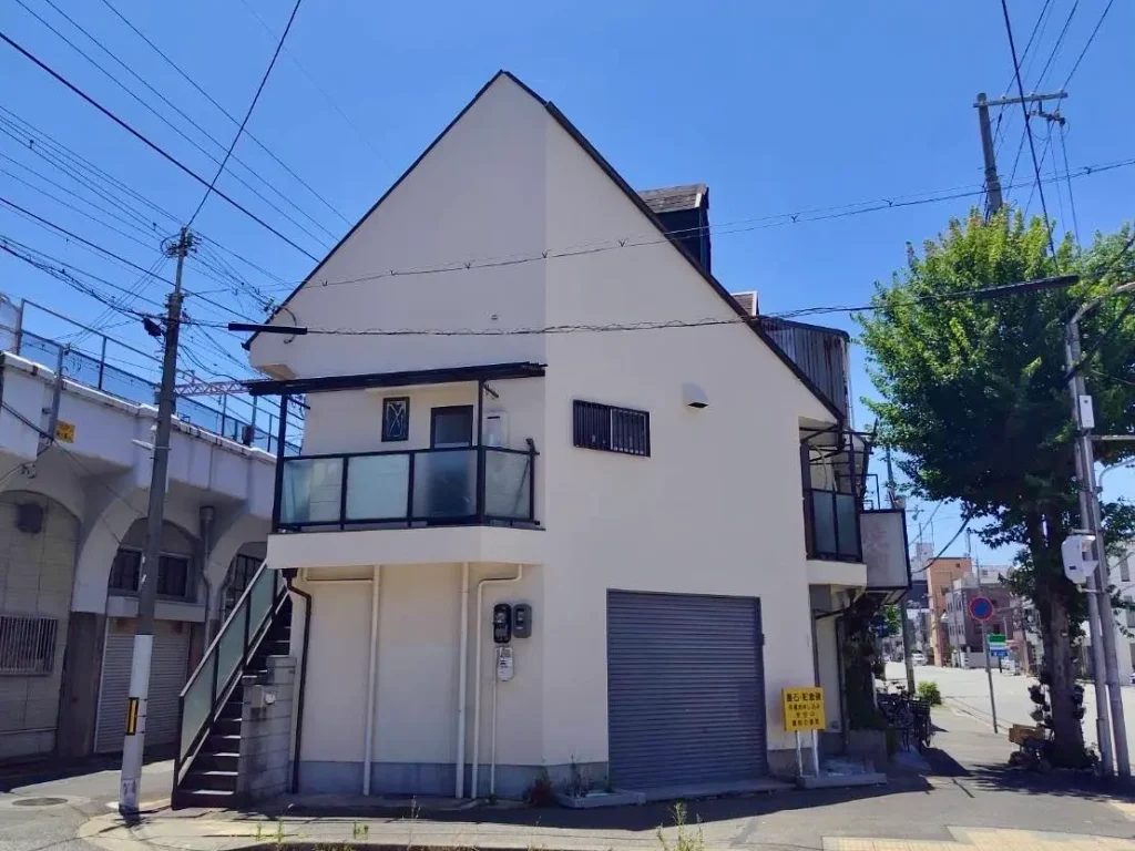神戸市長田区菅原通2丁目 中古戸建ての外観（交差点からの全景）